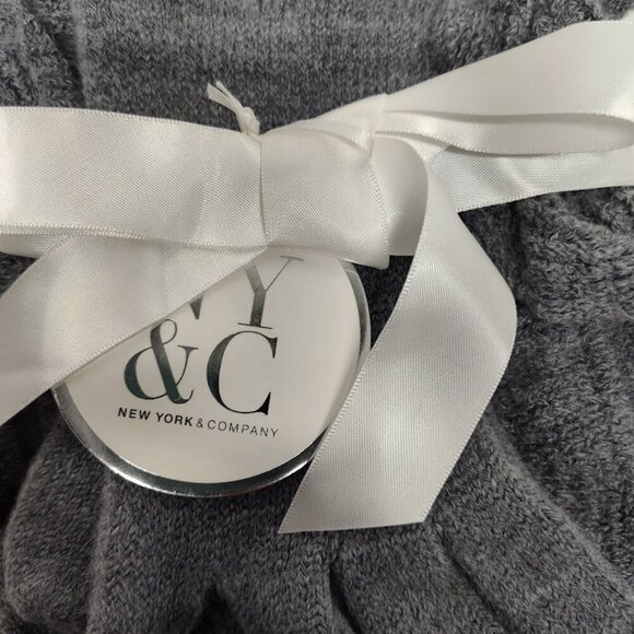 3 Gift Sets of New York and Company Gloves and Scarves NWT Grey, Blue, & Brown - Picture 5 of 9